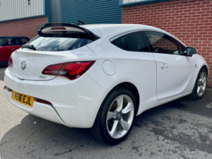 2016 Vauxhall Astra Gtc 1.6 Cdti Ecoflex Sri in White — image 5