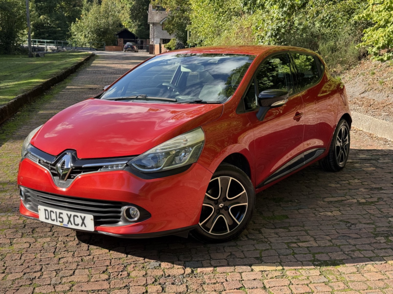 2015 Renault Clio 1.2 Dynamique Nav 1.2 16v 75 in Red — image 1