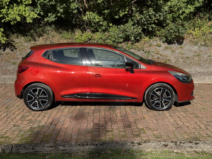 2015 Renault Clio 1.2 Dynamique Nav 1.2 16v 75 in Red — image 3