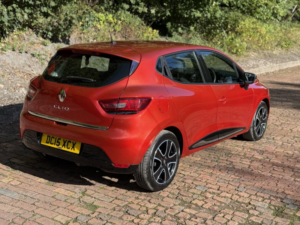 2015 Renault Clio 1.2 Dynamique Nav 1.2 16v 75 in Red — image 6