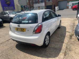 2011 Kia Rio 1.5 Crdi Domino 5dr in White — image 4