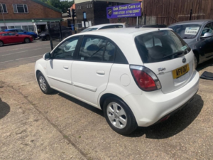 2011 Kia Rio 1.5 Crdi Domino 5dr in White — image 5