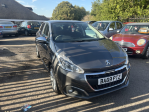 2019 Peugeot 208 1.2 Puretech Signature in Grey — image 4