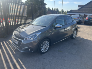 2019 Peugeot 208 1.2 Puretech Signature in Grey — image 5
