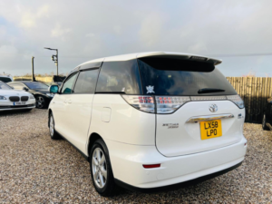 2009 Toyota Estima 2.4 E-Four 5dr in Yellow — image 2
