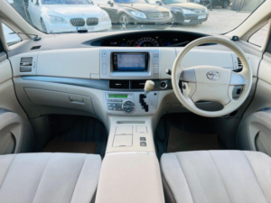 2009 Toyota Estima 2.4 E-Four 5dr in Yellow — image 3