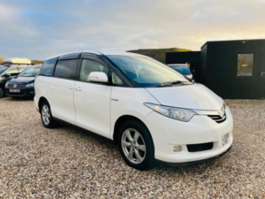 2009 Toyota Estima 2.4 E-Four 5dr in Yellow — image 6