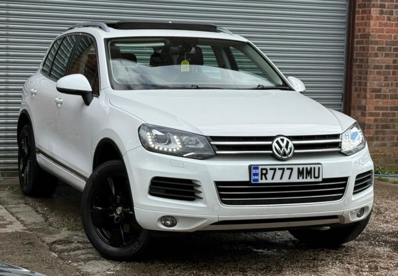 2012 Volkswagen Touareg 3.0 Tdi V6 Bluemotion Tech Se Tiptronic 4WD Euro 5 (s/s) 5dr in White — image 1