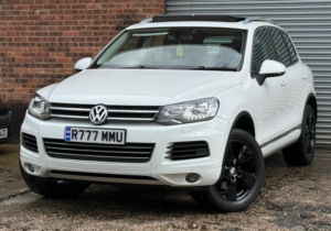 2012 Volkswagen Touareg 3.0 Tdi V6 Bluemotion Tech Se Tiptronic 4WD Euro 5 (s/s) 5dr in White — image 2