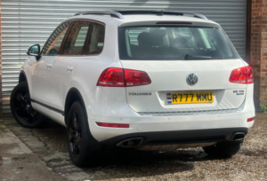 2012 Volkswagen Touareg 3.0 Tdi V6 Bluemotion Tech Se Tiptronic 4WD Euro 5 (s/s) 5dr in White — image 6