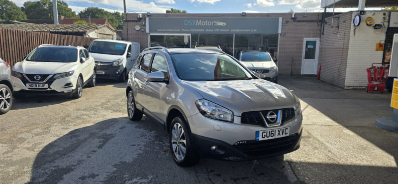 2011 Nissan Qashqai 1.6 Dci Tekna in Silver — image 1