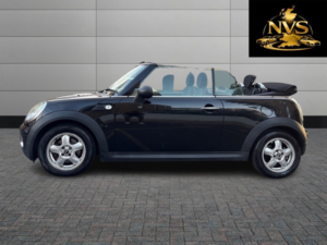 2010 MINI Convertible 1.6 One Convertible in Black — image 4