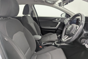 2023 Kia Ceed 1.6 Crdi Mhev 2 Hatchback 5dr Diesel Hybrid Manual Euro 6 (s/s) (134 Bhp) in White — image 3