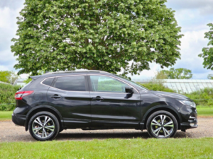 2018 Nissan Qashqai 1.2 Dig-T N-Connecta Xtron Euro 6 (s/s) 5dr in Black — image 3