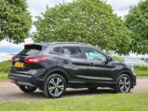 2018 Nissan Qashqai 1.2 Dig-T N-Connecta Xtron Euro 6 (s/s) 5dr in Black — image 4