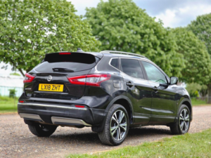 2018 Nissan Qashqai 1.2 Dig-T N-Connecta Xtron Euro 6 (s/s) 5dr in Black — image 6