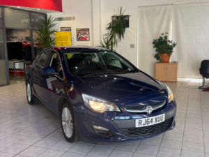 2015 Vauxhall Astra 1.4 16v Excite in Blue — image 2