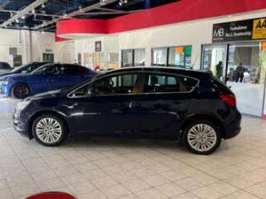 2015 Vauxhall Astra 1.4 16v Excite in Blue — image 6
