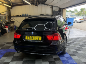 2011 BMW 3 Series 2.0 318d Se Touring in Black — image 4