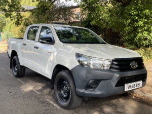 2017 Toyota Hilux 2.4 D-4d Active in White — image 4