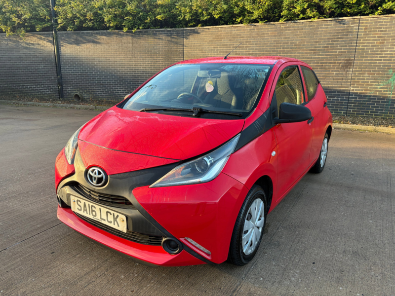 2016 Toyota Aygo 1.0 Vvt-I X Hatchback 5dr Petrol Manual Euro 5 Euro 5 (68 Ps) in Red — image 1