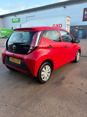 2016 Toyota Aygo 1.0 Vvt-I X Hatchback 5dr Petrol Manual Euro 5 Euro 5 (68 Ps) in Red — image 5