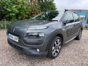 2016 Citroen C4 Cactus 1.6 Bluehdi Flair Edition Hatchback 5dr Diesel Etg6 Euro 6 (s/s) (100 Ps) in Grey — image 2