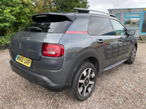 2016 Citroen C4 Cactus 1.6 Bluehdi Flair Edition Hatchback 5dr Diesel Etg6 Euro 6 (s/s) (100 Ps) in Grey — image 3