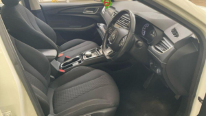 2022 MG Mg5 61.1kwh Excite Long Range Auto 5dr in White — image 2