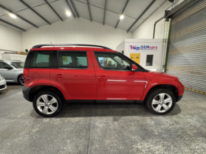 2010 Skoda Yeti 2.0 Tdi Se in Red — image 4