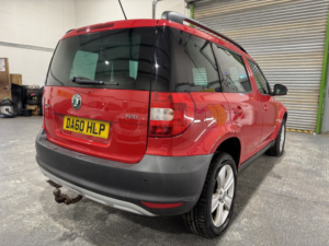 2010 Skoda Yeti 2.0 Tdi Se in Red — image 5