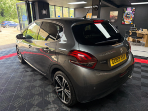2019 Peugeot 208 1.5 Bluehdi Gt Line Hatchback 5dr Diesel Manual Euro 6 (s/s) (100 Ps) in Grey — image 5