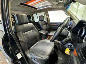 2013 Mitsubishi Shogun 3.2 Di-Dc Sg4 Auto 4WD Euro 5 5dr Lwb in Black — image 3