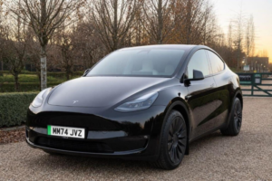 2024 Tesla Model Y Long Range Auto Rwd 5dr in Black — image 2