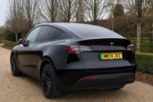 2024 Tesla Model Y Long Range Auto Rwd 5dr in Black — image 6