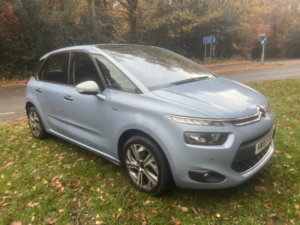 2015 Citroen C4 Picasso 1.6 E-Hdi Exclusive in Blue — image 2