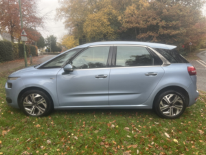 2015 Citroen C4 Picasso 1.6 E-Hdi Exclusive in Blue — image 5