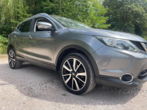 2016 Nissan Qashqai 1.6 Dci Tekna 4WD Euro 6 (s/s) 5dr in Grey — image 4