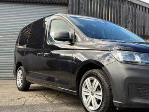 2021 Volkswagen Caddy Maxi 2.0 Tdi C20 Commerce Lwb Euro 6 (s/s) 6dr in Black — image 3
