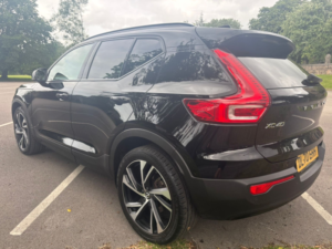 2020 Volvo Xc40 1.5 R-Design Pro T5 Plug-In Hybrid Fwd in Black — image 4