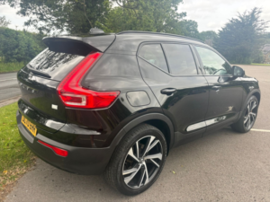 2020 Volvo Xc40 1.5 R-Design Pro T5 Plug-In Hybrid Fwd in Black — image 6
