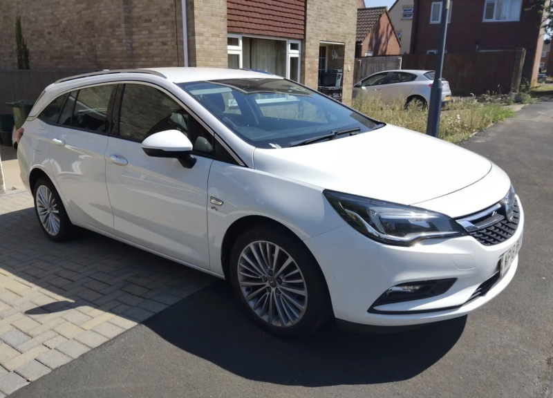 2018 Vauxhall Astra 1.4 I Turbo Elite Nav in White — image 1