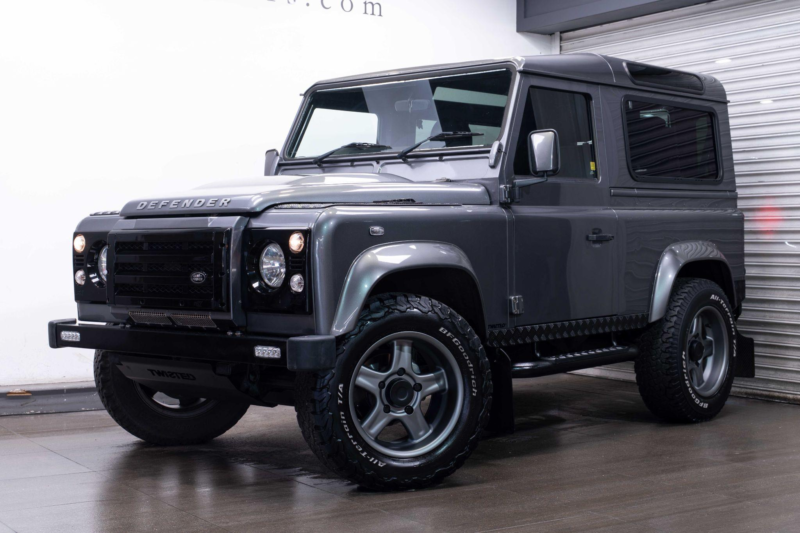 2014 Land Rover Defender 90 2.2 Tdci Xs 4WD Swb Euro 5 3dr in Grey — image 1