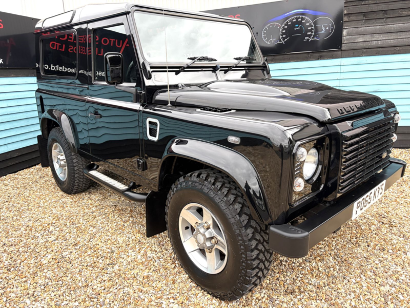 2016 Land Rover 90 Defender 2.2 Tdci Landmark Station Wagon 4WD in Black — image 1