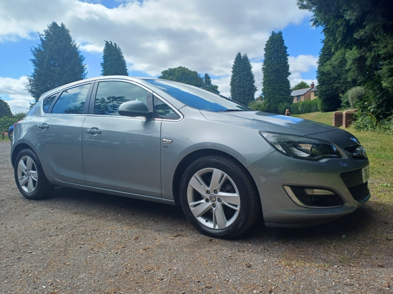 2015 Vauxhall Astra 2.0 Cdti Ecoflex Sri in Silver — image 1