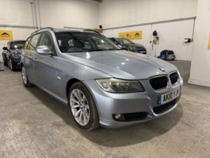 2010 BMW 3 Series 2.0 318i Se Touring in Blue — image 3