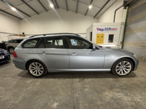 2010 BMW 3 Series 2.0 318i Se Touring in Blue — image 4
