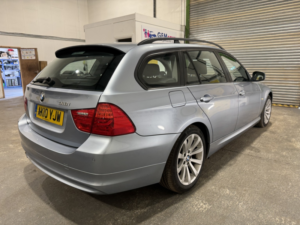 2010 BMW 3 Series 2.0 318i Se Touring in Blue — image 5