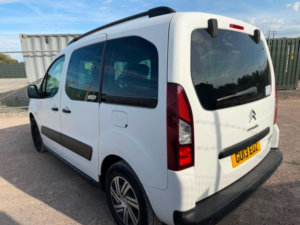 2013 Citroen Berlingo 1.6 Hdi Xtr Multispace MPV Euro 5 5dr in White — image 4