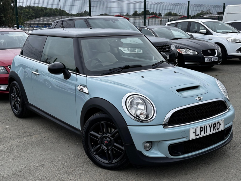 2011 MINI Hatch 2.0 Cooper Sd Hatch in Blue — image 1